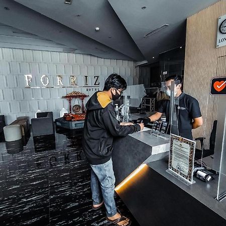 Forriz Hotel Jogjakarta Buitenkant foto