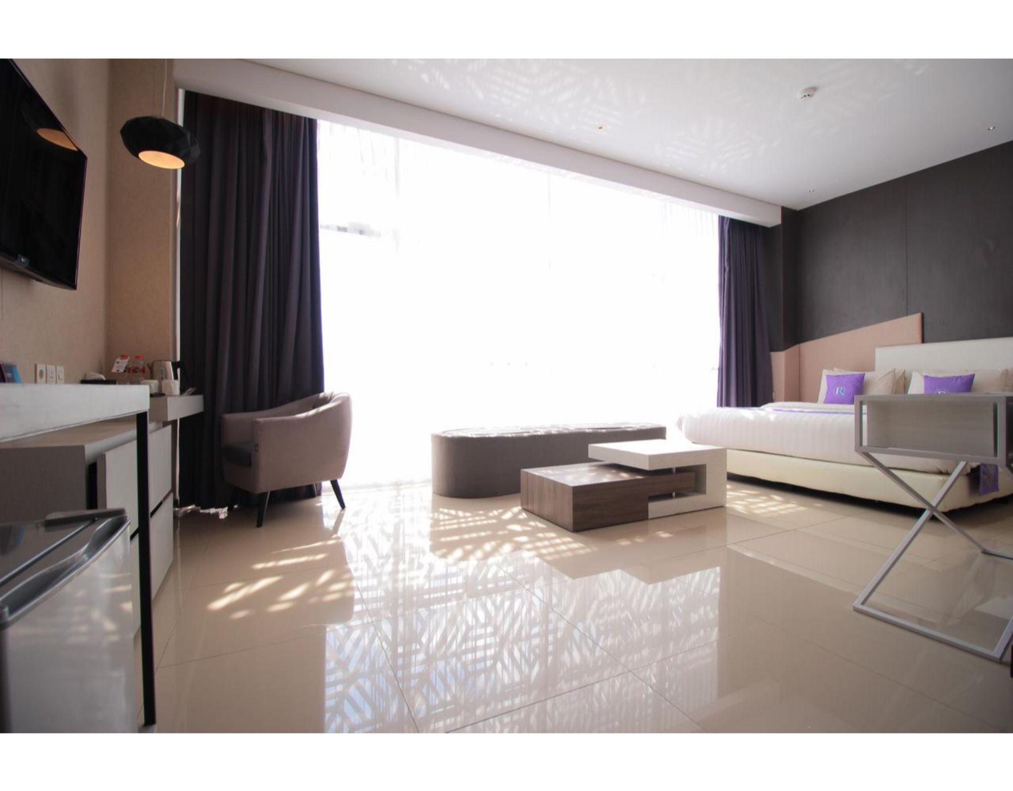 Forriz Hotel Jogjakarta Buitenkant foto
