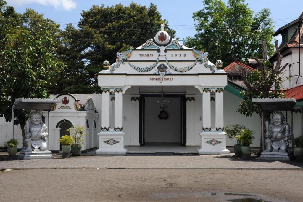 Forriz Hotel Jogjakarta Buitenkant foto