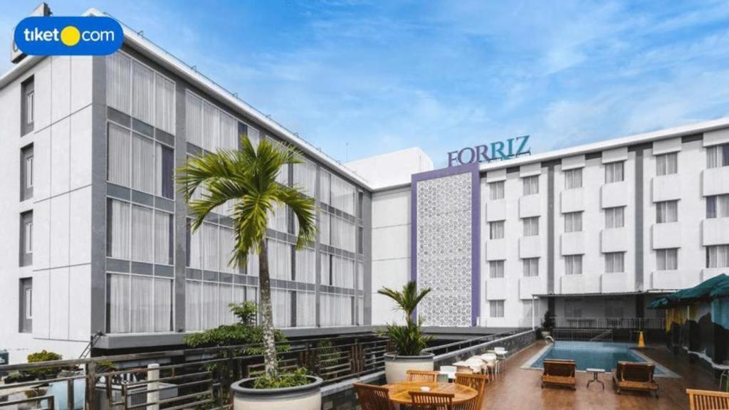 Forriz Hotel Jogjakarta Buitenkant foto