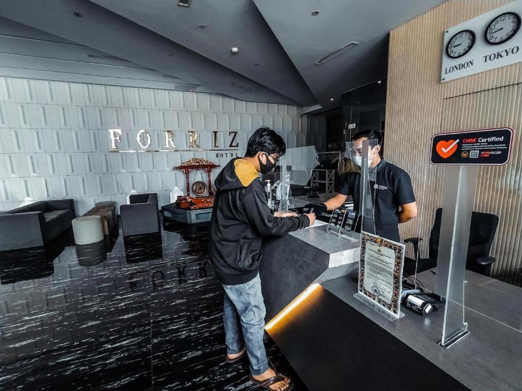 Forriz Hotel Jogjakarta Buitenkant foto