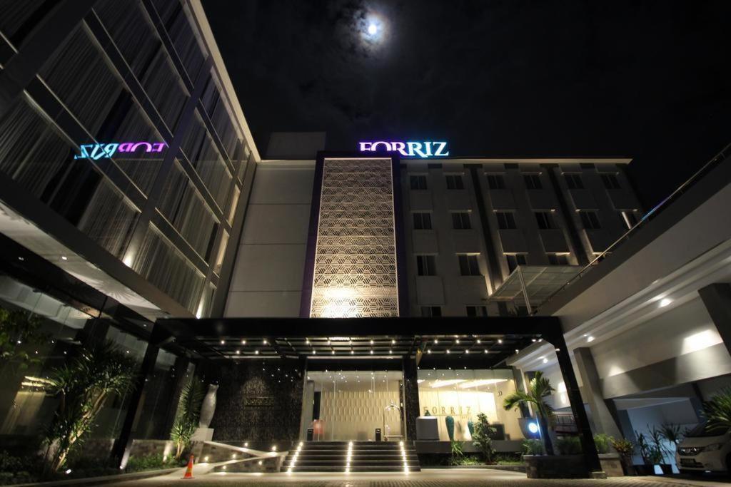 Forriz Hotel Jogjakarta Buitenkant foto