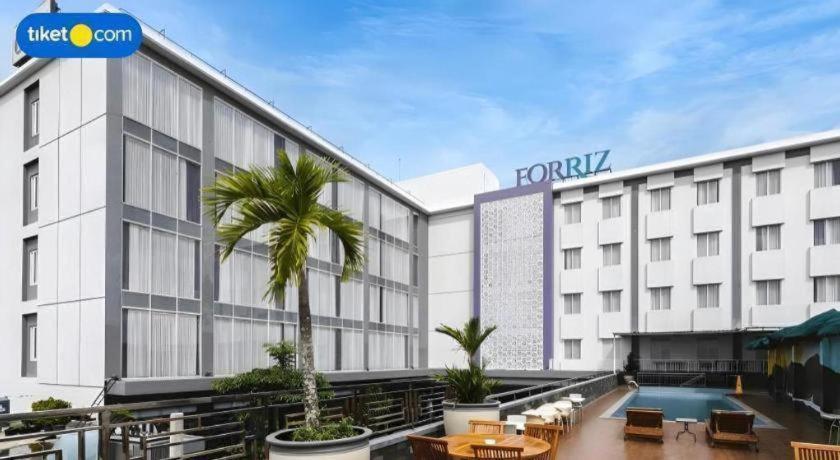 Forriz Hotel Jogjakarta Buitenkant foto