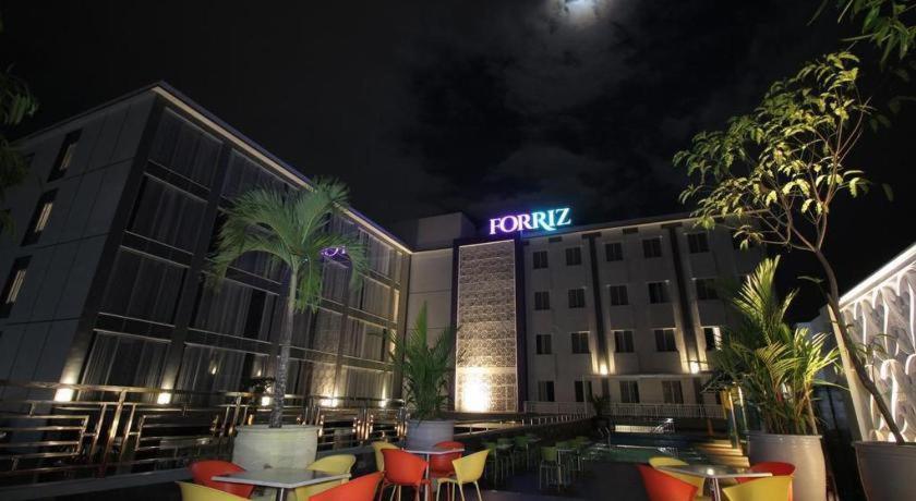 Forriz Hotel Jogjakarta Buitenkant foto