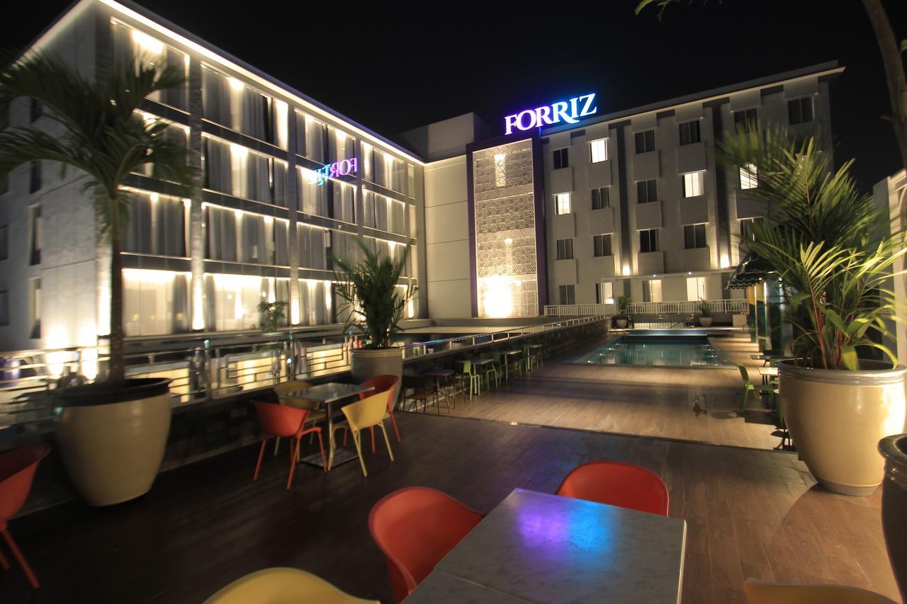 Forriz Hotel Jogjakarta Buitenkant foto