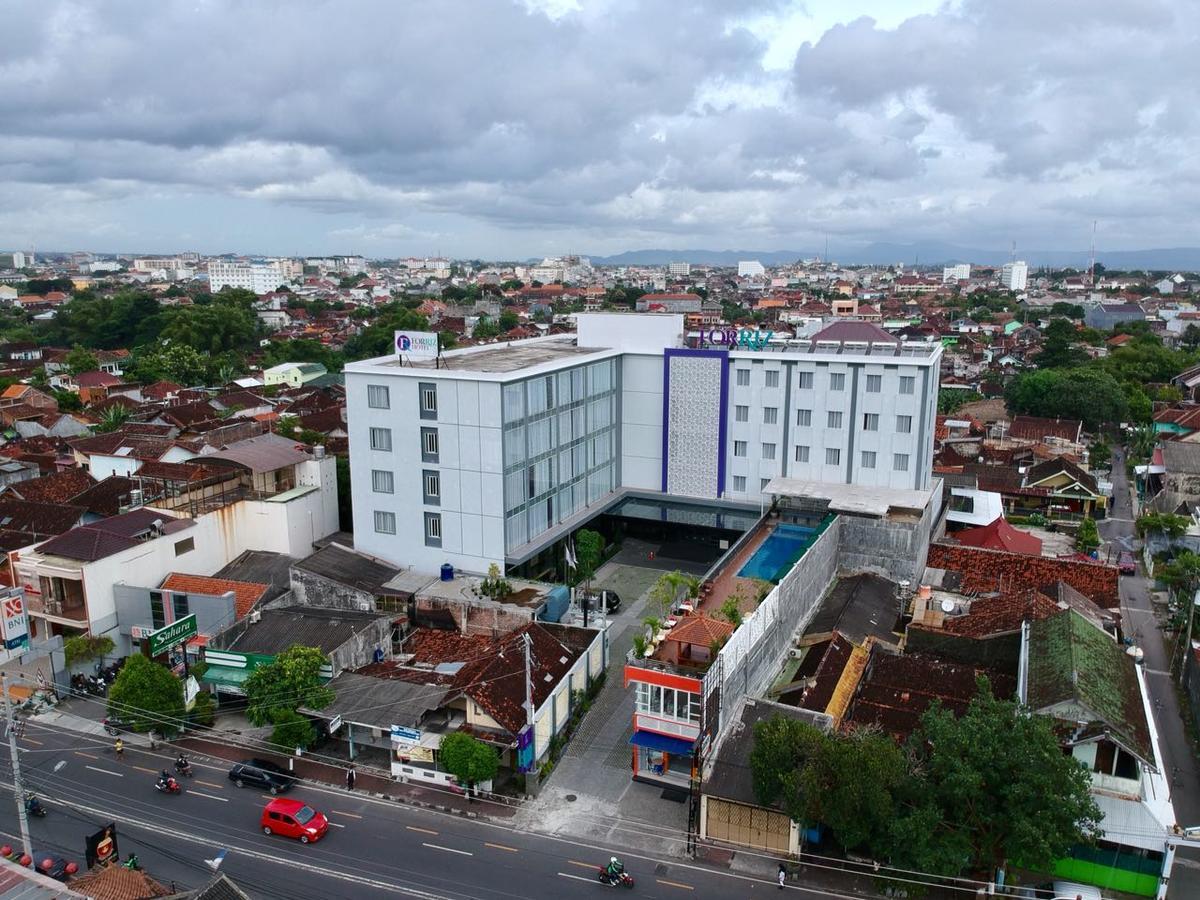 Forriz Hotel Jogjakarta Buitenkant foto