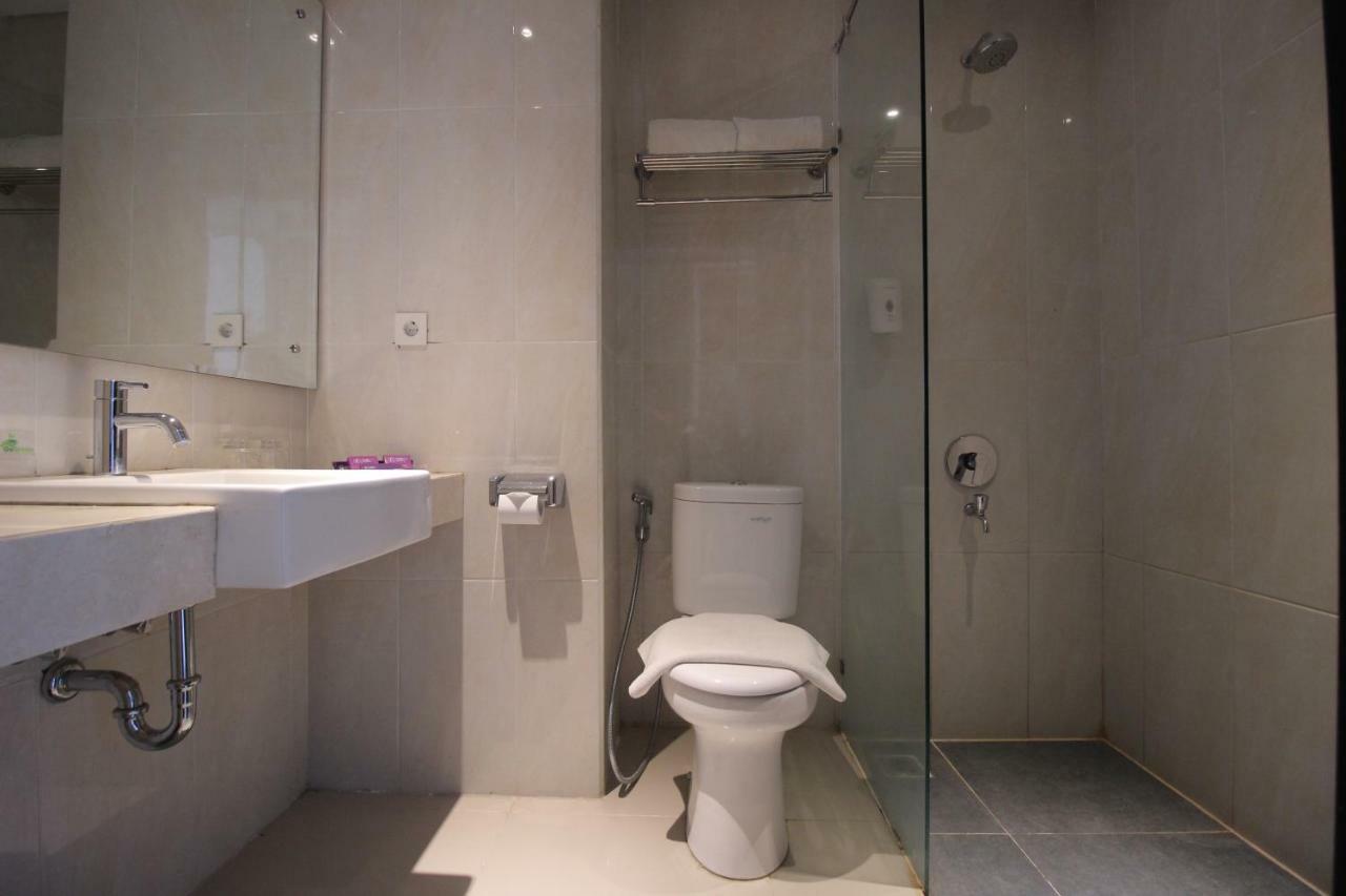 Forriz Hotel Jogjakarta Buitenkant foto